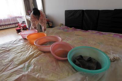 呼玛楼上漏水，住户失联，小区没物管，业主维权难！律师来支招……